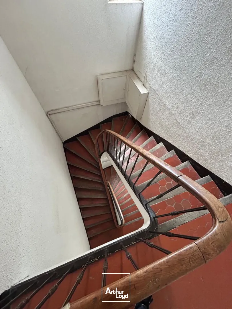 Immeuble mixte à vendre bureaux/habitation en pleine propriété - Centre-ville - Hyères