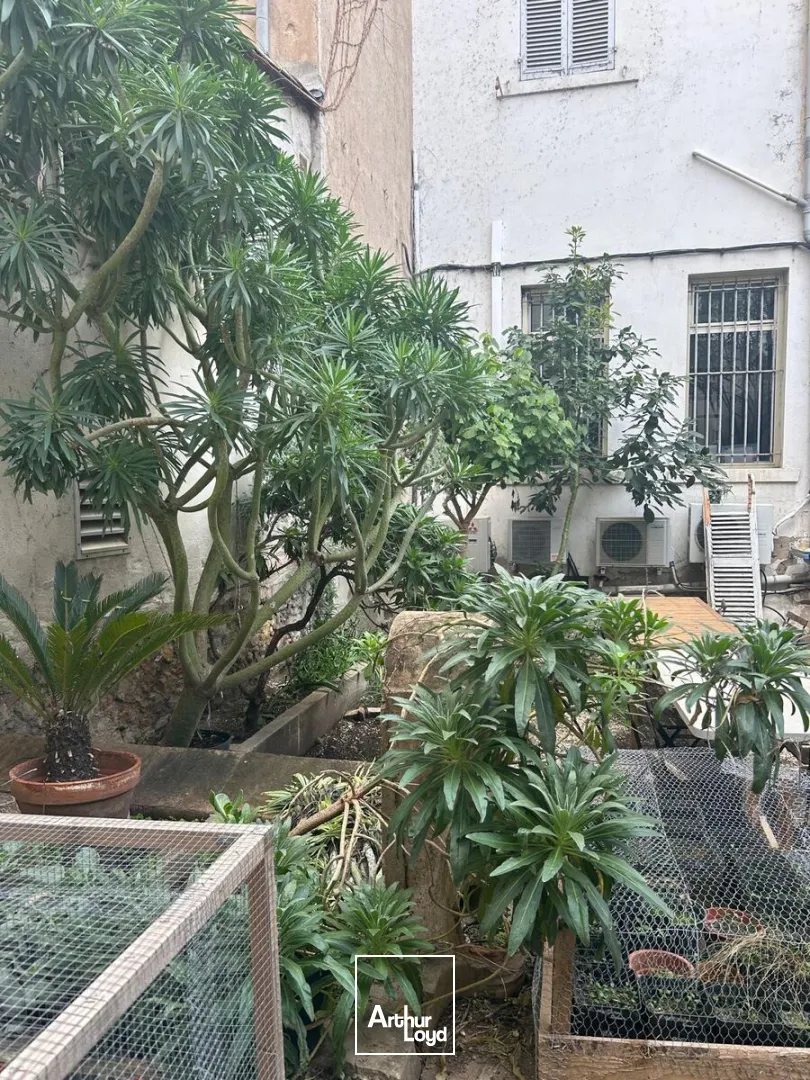 Immeuble mixte à vendre bureaux/habitation en pleine propriété - Centre-ville - Hyères