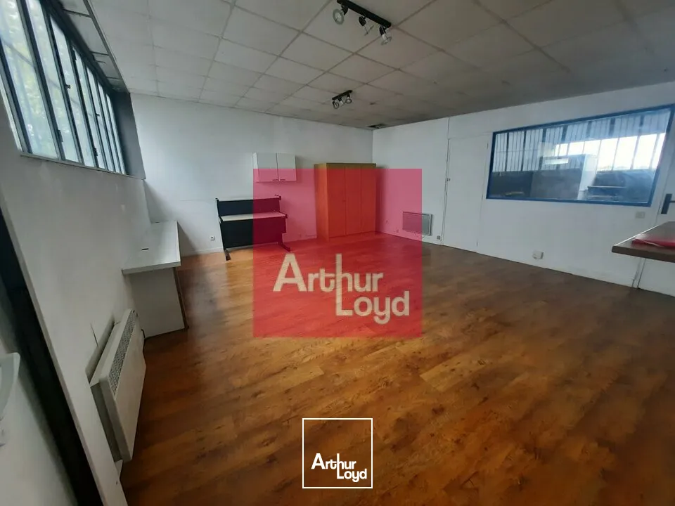 BEAUMONT A VENDRE ENTREPOT 305 M²