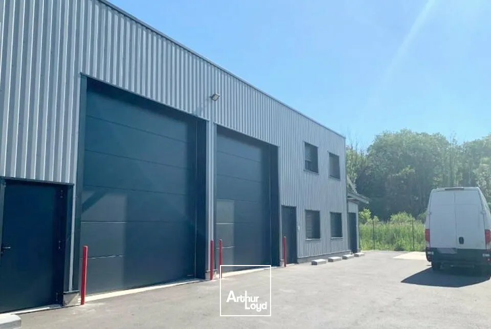 LOCAL D'ACTIVITE - ENTREPOT à LOUER de 442 m²