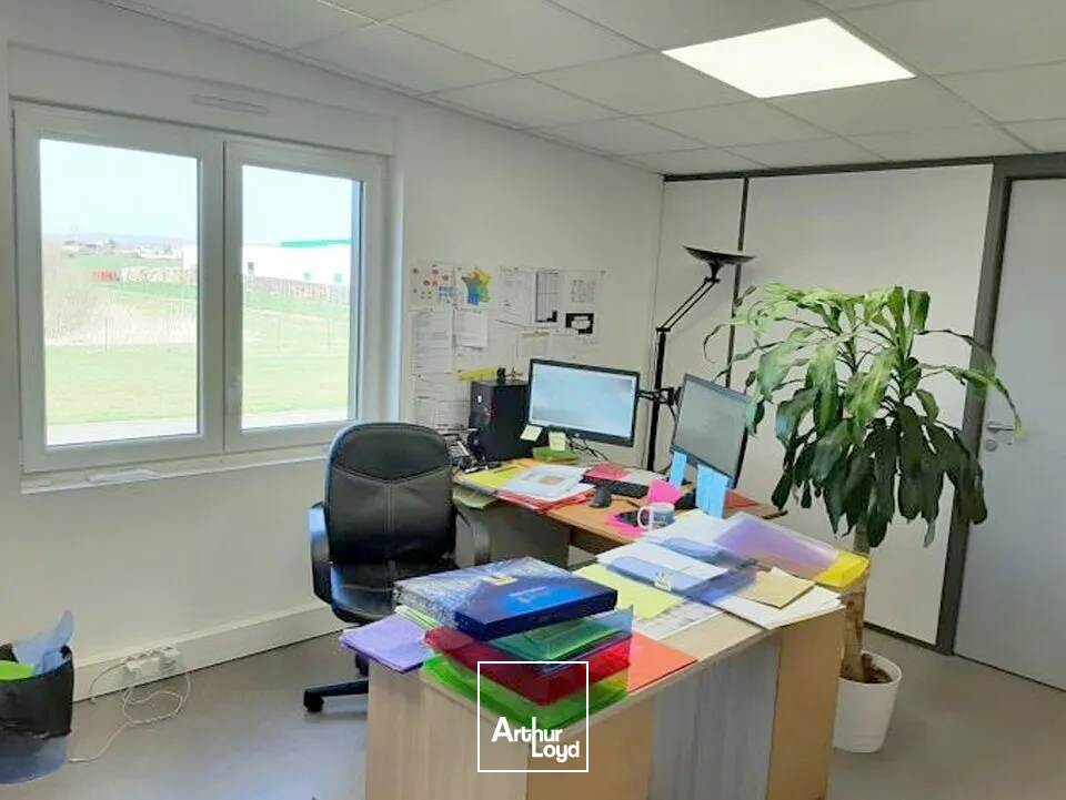 LOCAL D'ACTIVITE - ENTREPOT à LOUER de 442 m²