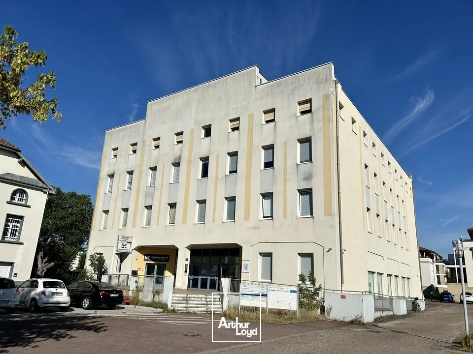 BUREAUX à VENDRE de 123.4 m²