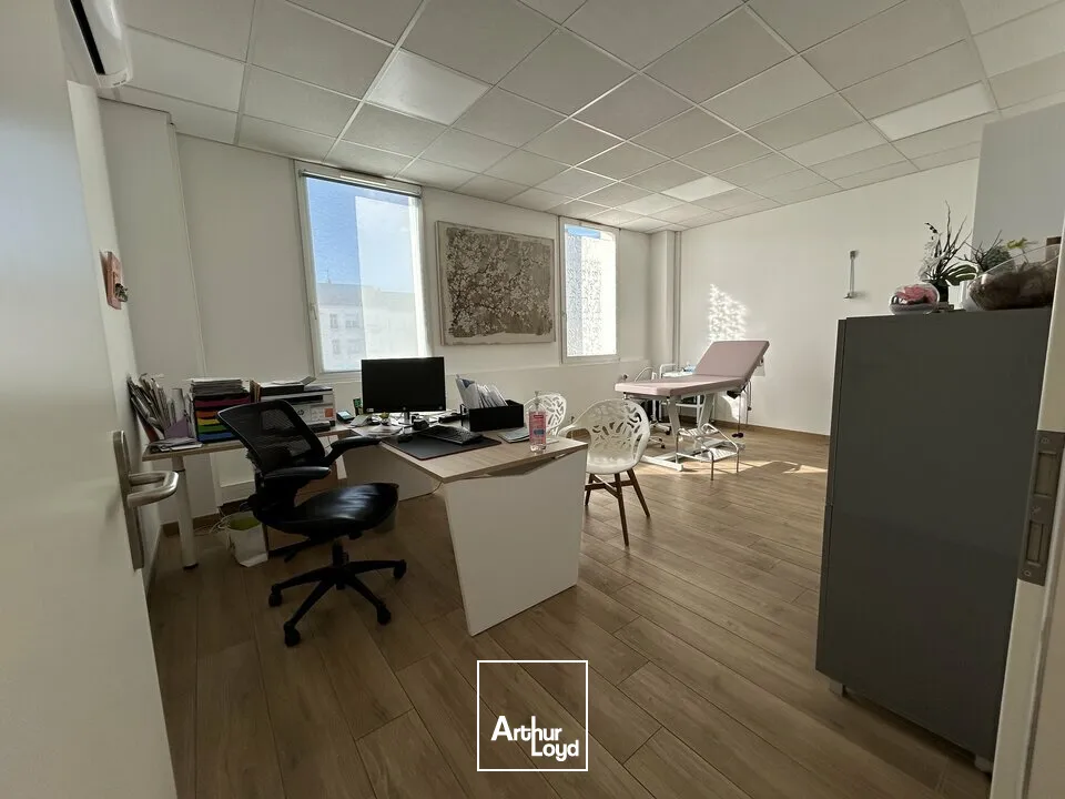 BUREAUX à VENDRE de 123.4 m²