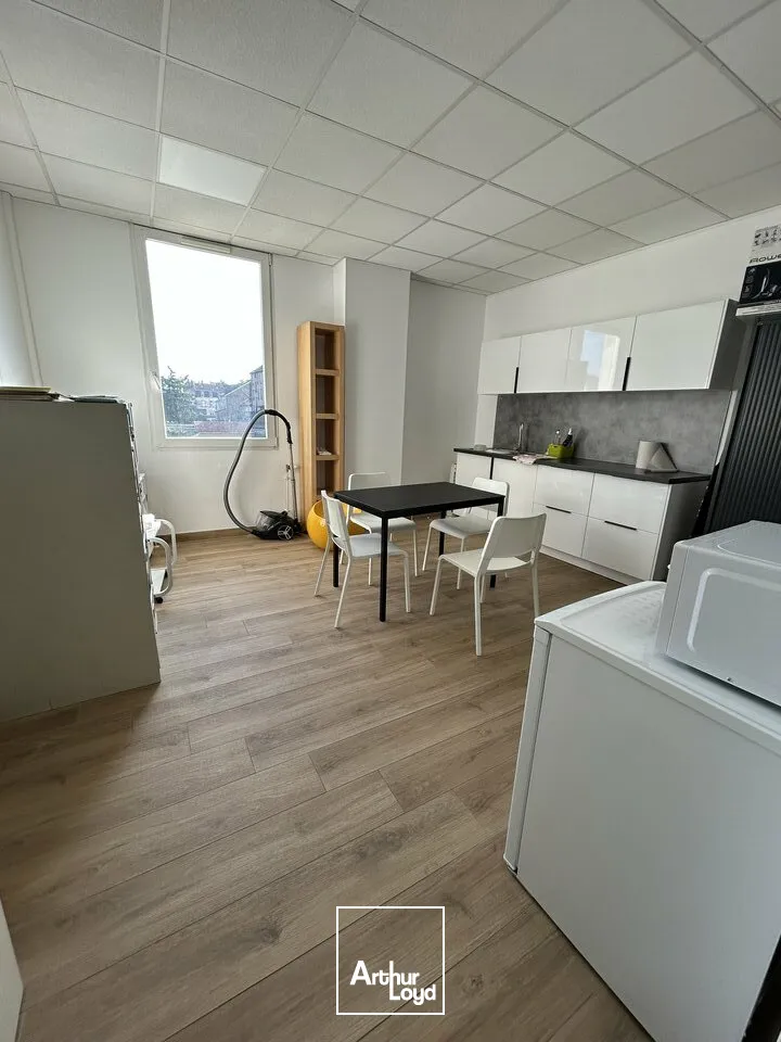 BUREAUX à VENDRE de 123.4 m²
