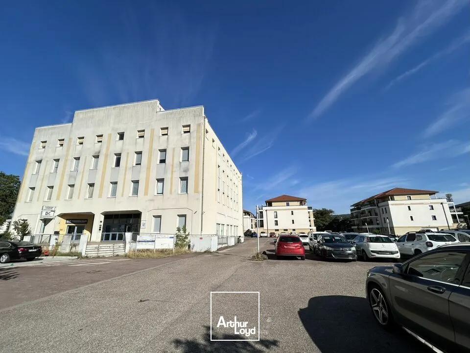 BUREAUX à VENDRE de 123.4 m²