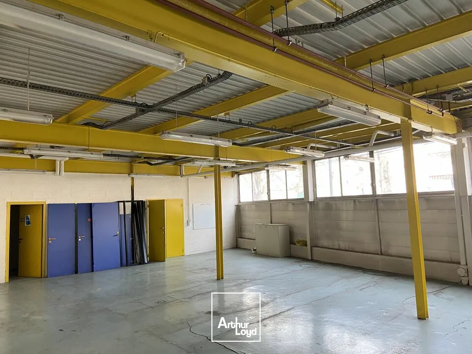 LOCAL D'ACTIVITE - ENTREPOT à LOUER de 2069 m²