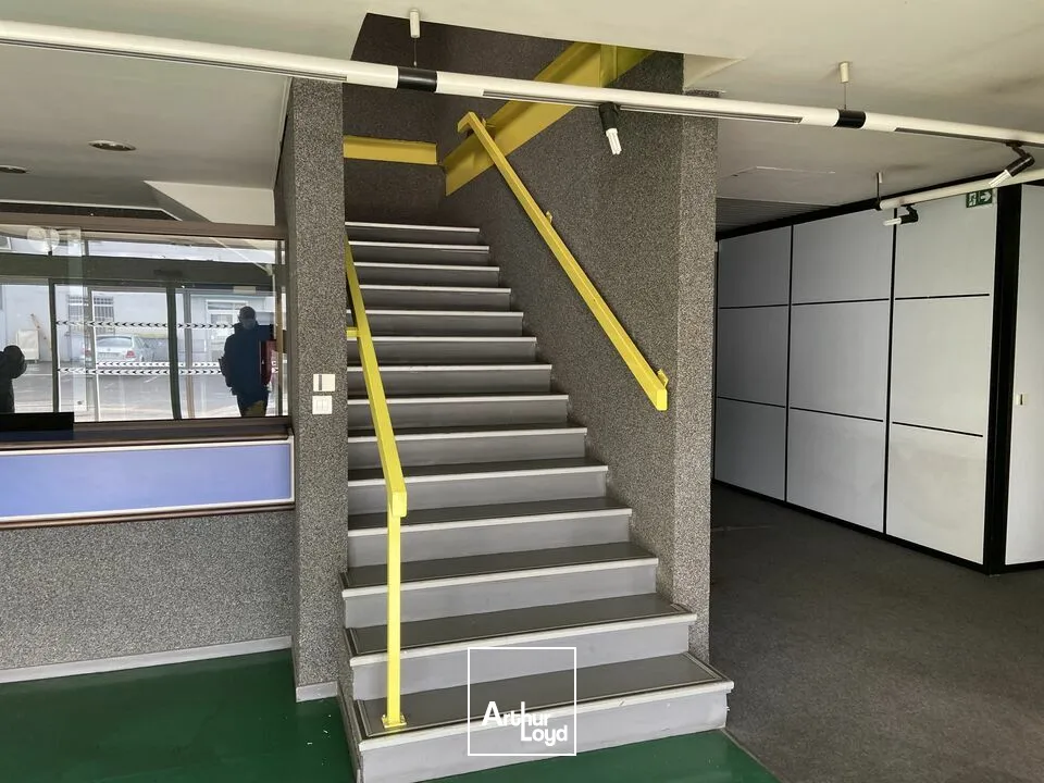 LOCAL D'ACTIVITE - ENTREPOT à LOUER de 2069 m²