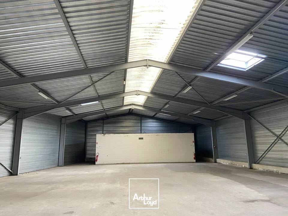LOCAL D'ACTIVITE - ENTREPOT à LOUER de 2069 m²