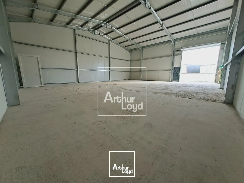 LOCAUX NEUFS - LOCATION - SAINT GERMAIN LAVAL