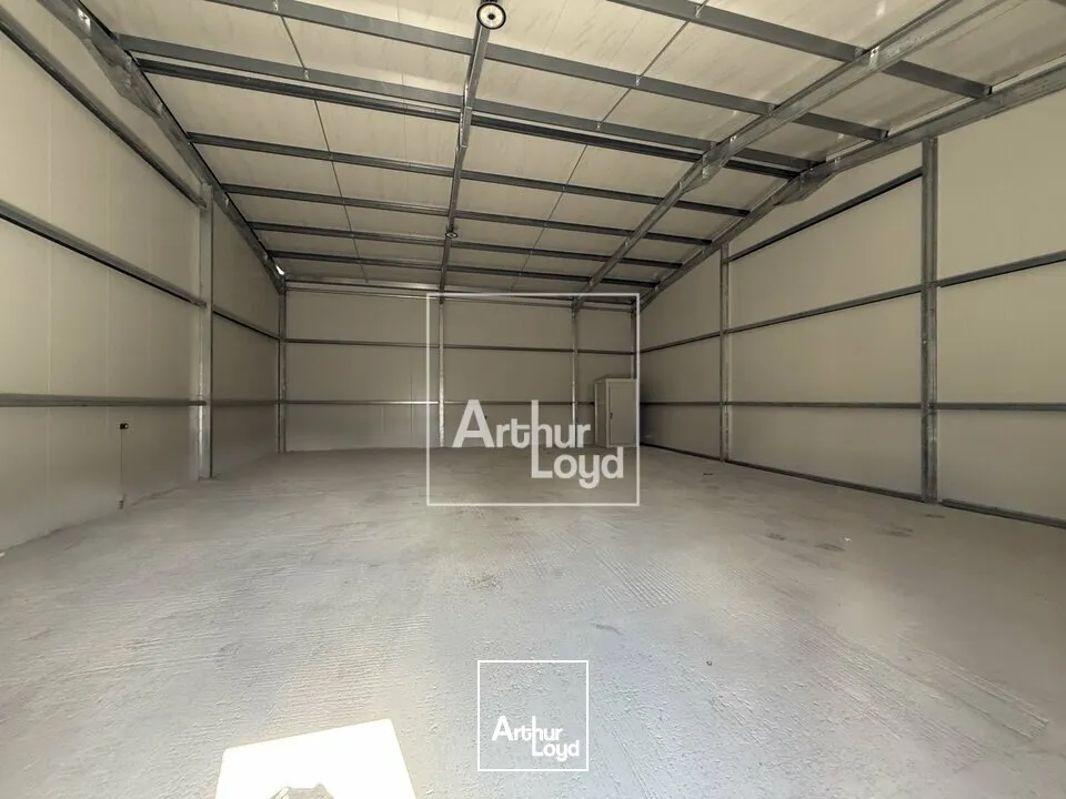 LOCAUX NEUFS - LOCATION - SAINT GERMAIN LAVAL