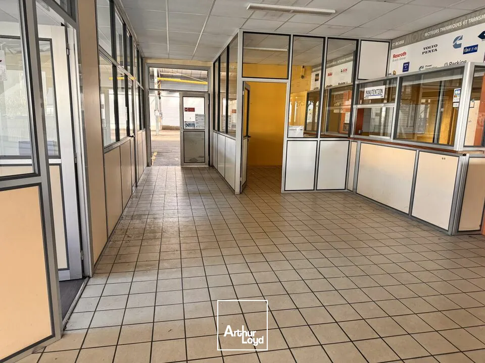 TOURS EST SAINT-PIERRE LOCAUX D'ACTIVITES A VENDRE A PARTIR DE 240 M² AVEC PARKINGS