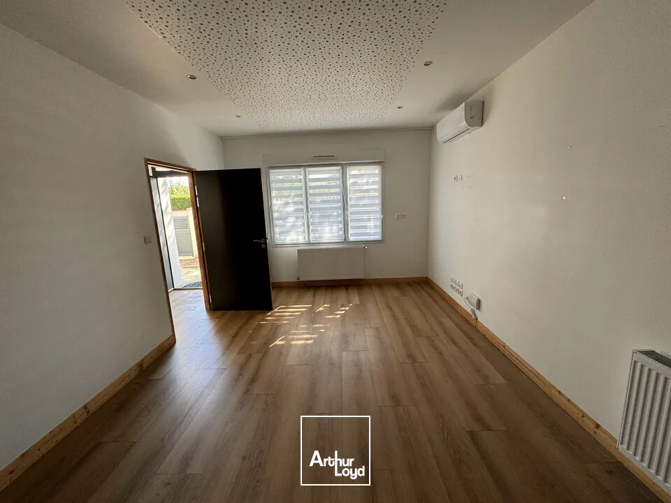 Bureaux Professionnels Rénovés et Sécurisés avec Parking Privé - Accessibilité PMR - Axe Passant Entrée de Ville - L'Isle d'Espagnac