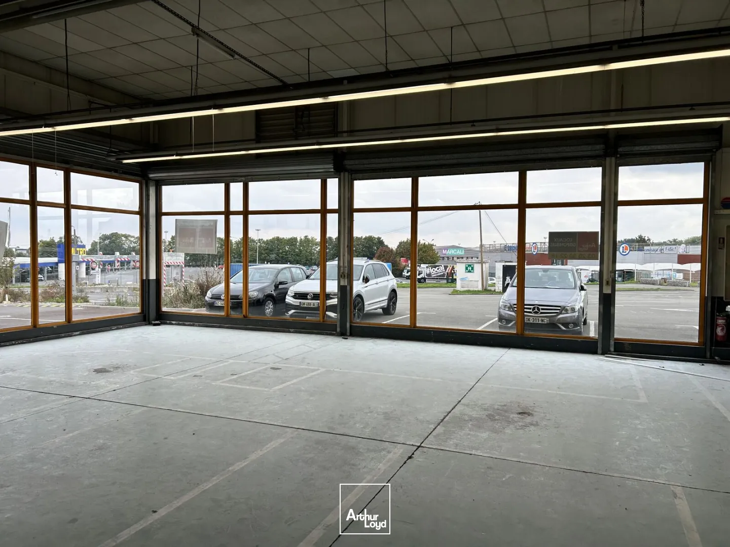 2 LOCAUX COMMERCIAUX DE 850M2 ENV & 460M2 ENV RDC À LOUER SUR CAPINGHEM