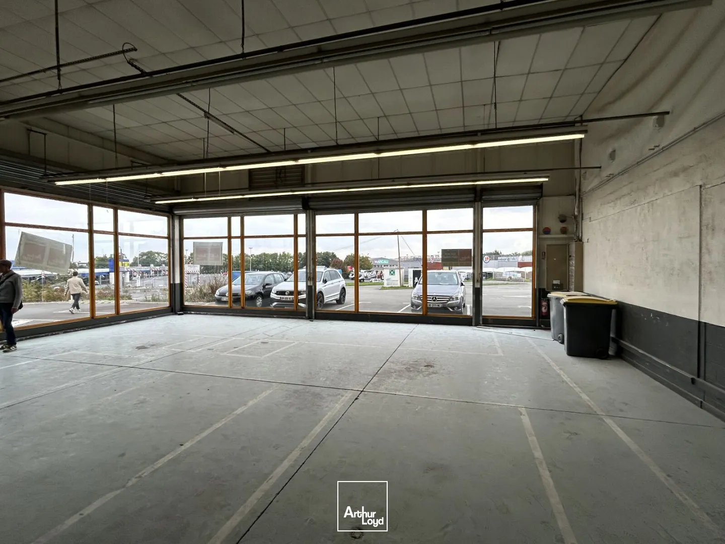 2 LOCAUX COMMERCIAUX DE 850M2 ENV & 460M2 ENV RDC À LOUER SUR CAPINGHEM