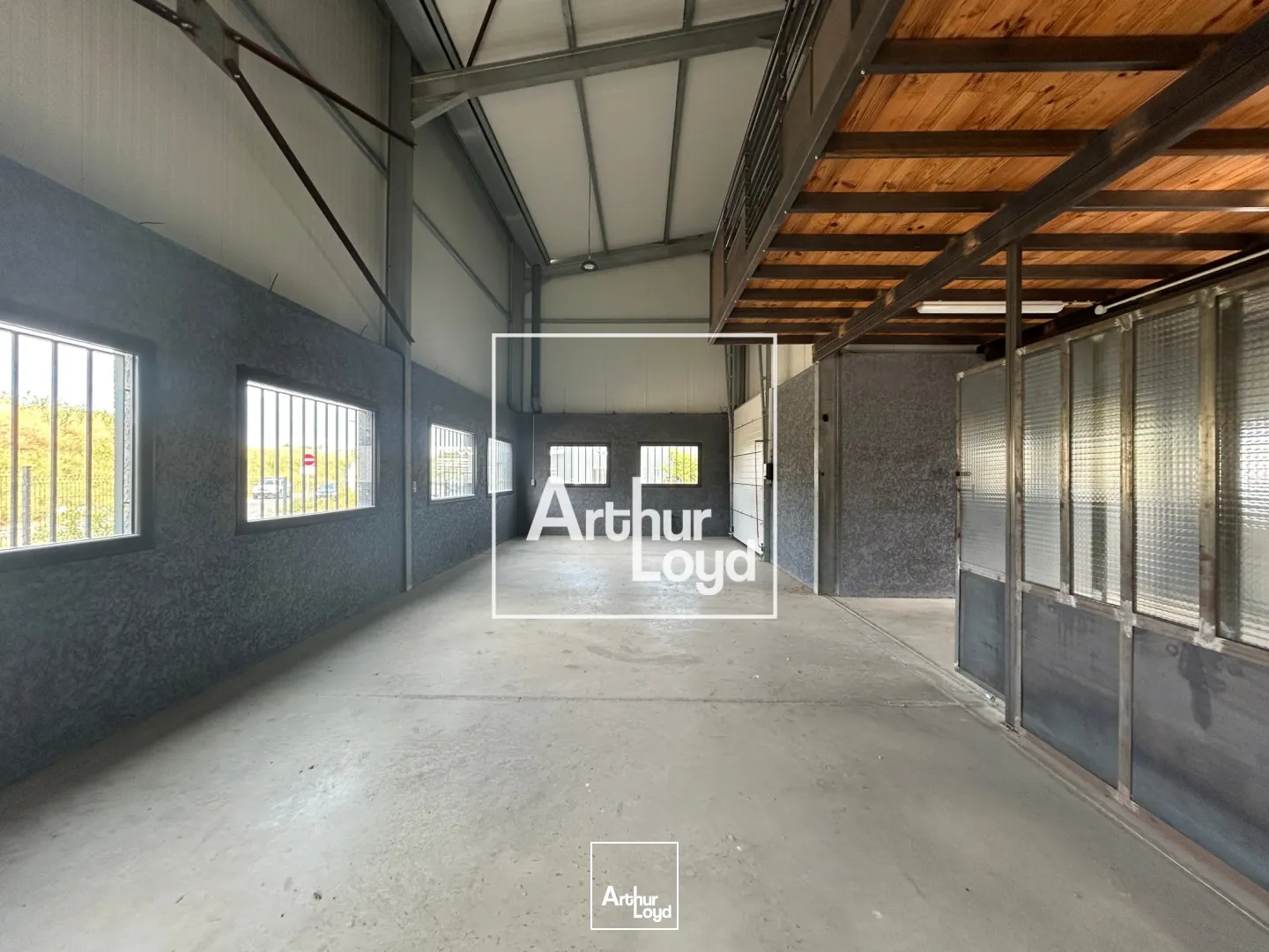 Local d'activité indépendant à louer dans une zone artisanale