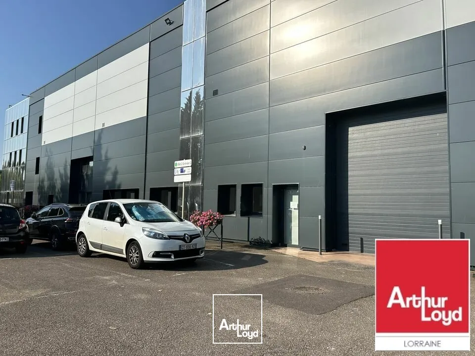 LOCAL D'ACTIVITE - ENTREPOT à LOUER de 398 m²