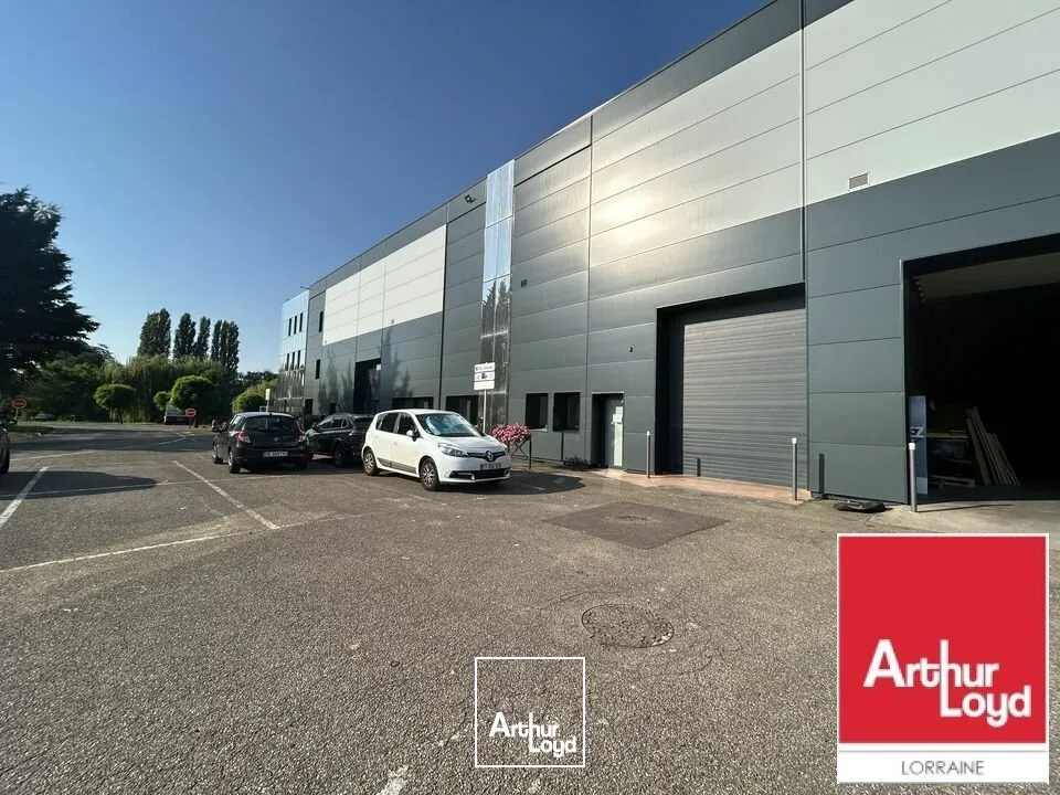 LOCAL D'ACTIVITE - ENTREPOT à LOUER de 398 m²