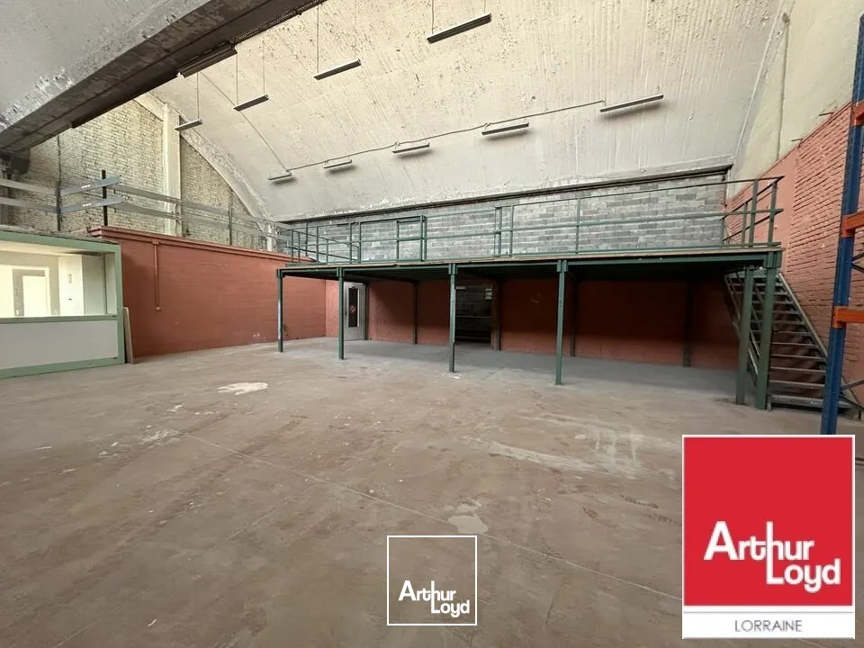 LOCAL D'ACTIVITE - ENTREPOT à LOUER de 398 m²