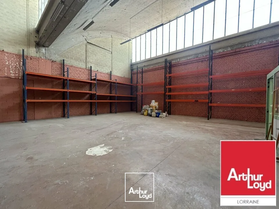 LOCAL D'ACTIVITE - ENTREPOT à LOUER de 398 m²