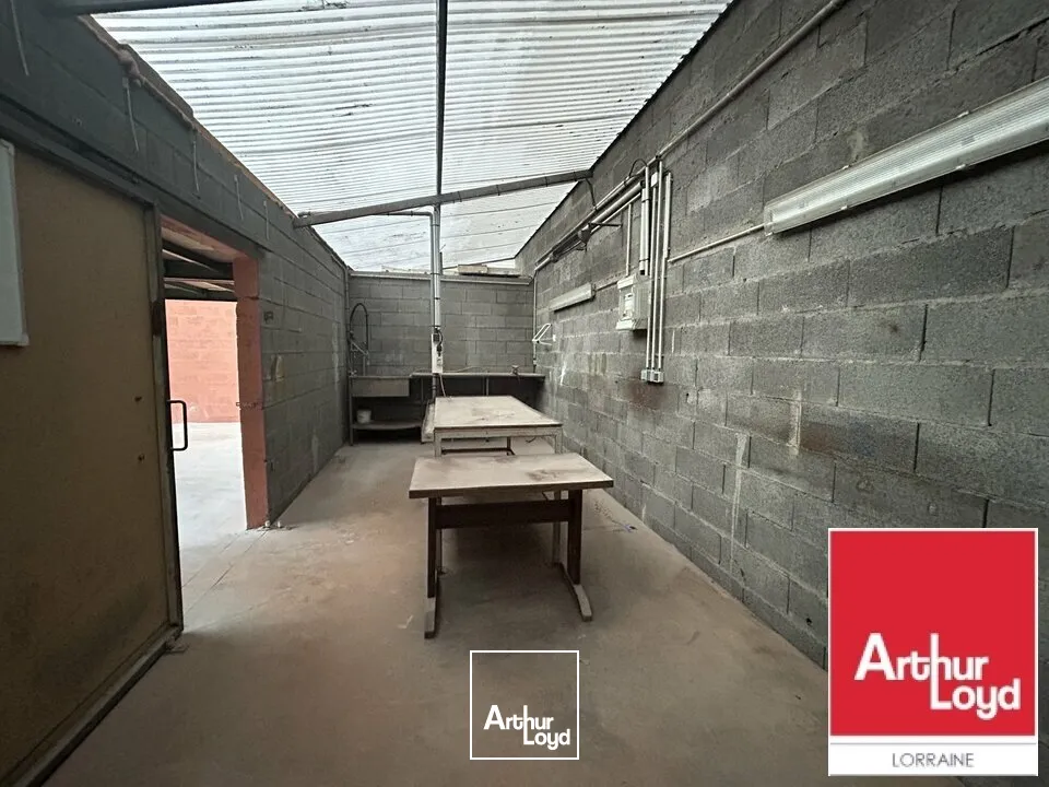 LOCAL D'ACTIVITE - ENTREPOT à LOUER de 398 m²