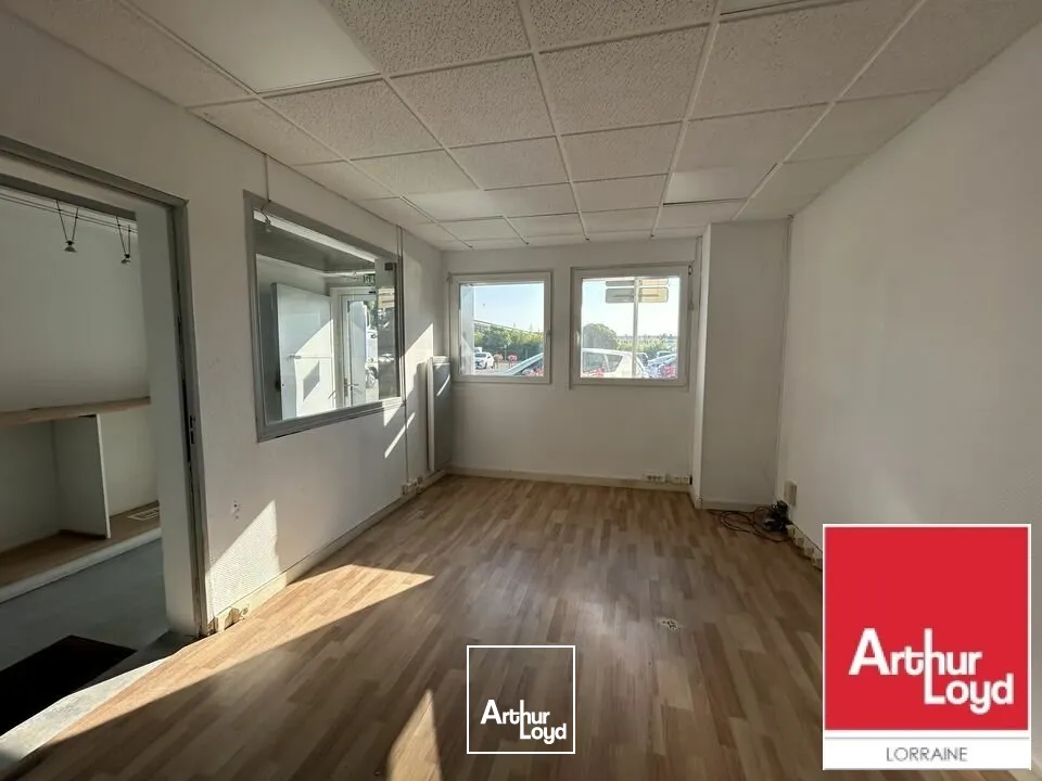 LOCAL D'ACTIVITE - ENTREPOT à LOUER de 398 m²