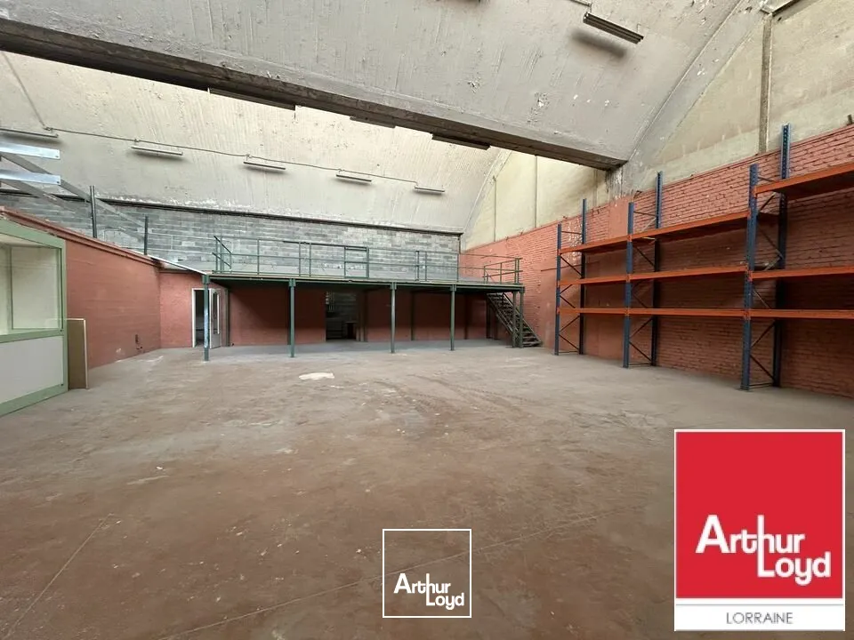 LOCAL D'ACTIVITE - ENTREPOT à LOUER de 398 m²