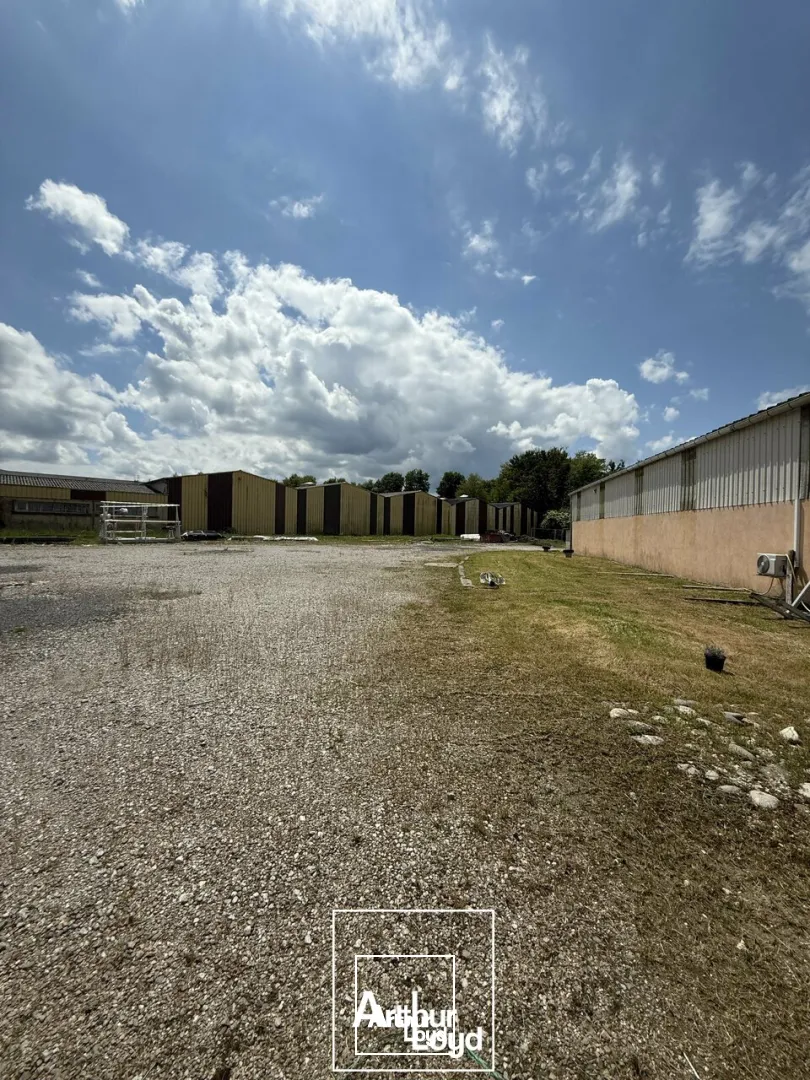 Bâtiment / local d'activité - Brive ouest / Zone de l'aérodrome - Grande cour 