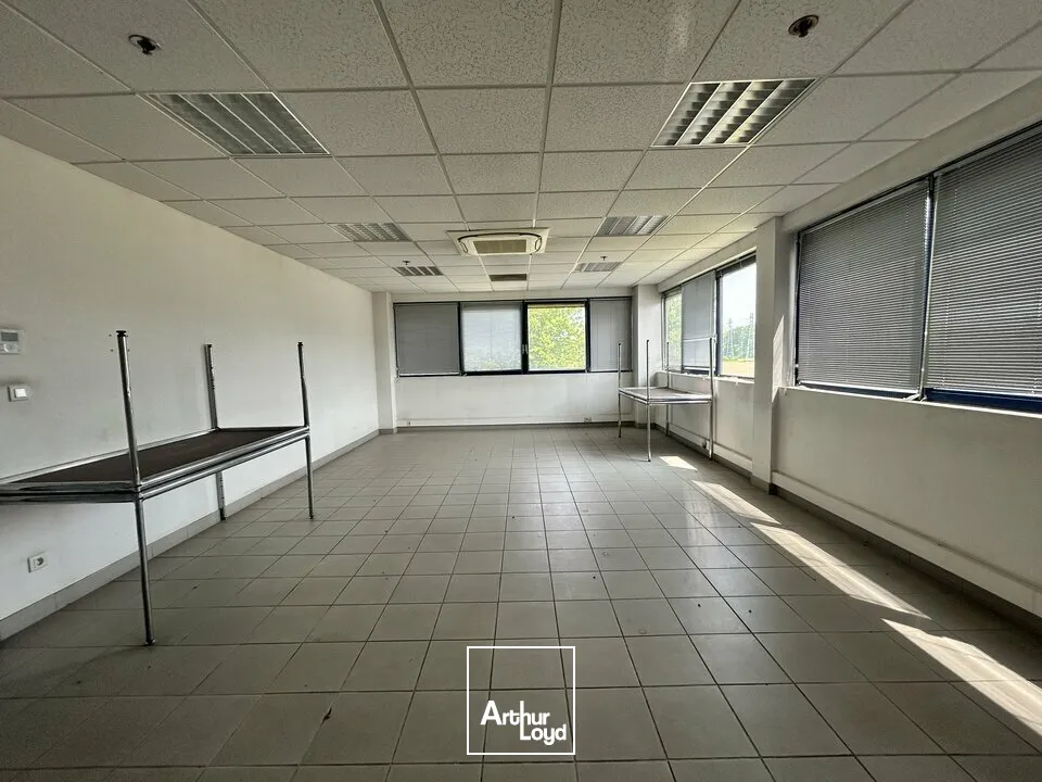 A LOUER plateforme logistique 12 000 m²