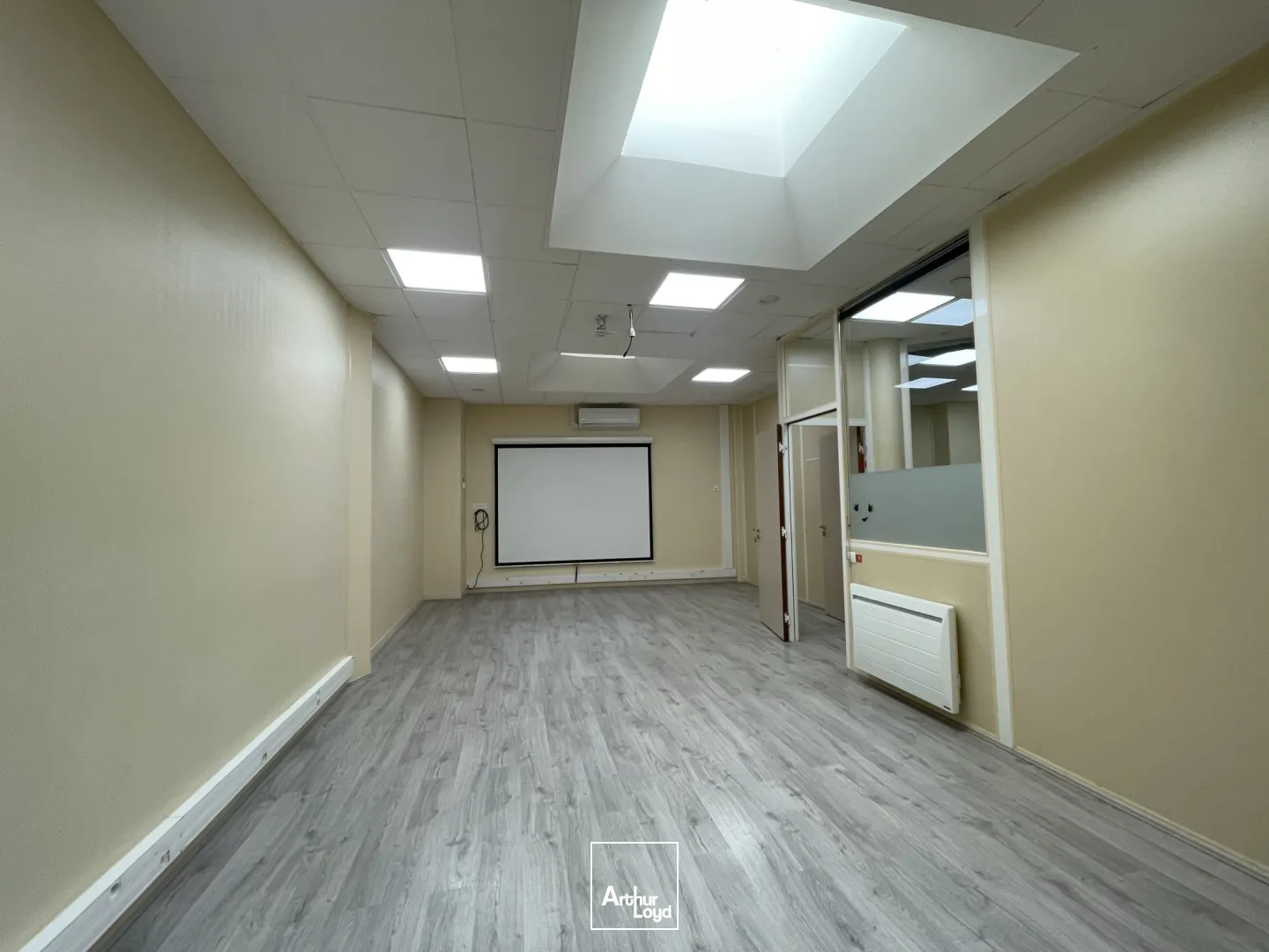 BUREAUX PMR -154 m2 - A VENDRE - SOISSONS 