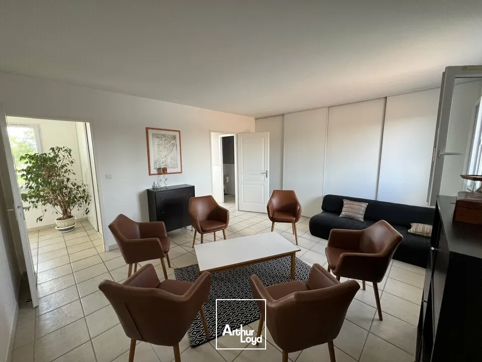 Immeuble de bureaux avec parking et parc arboré à vendre secteur COGNAC