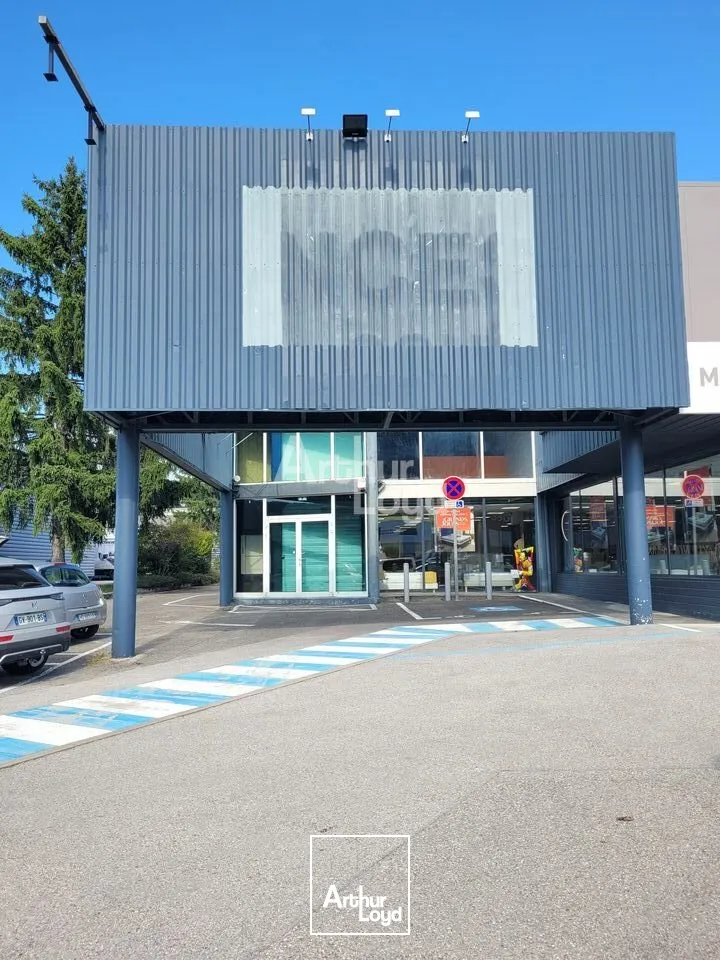Local commercial a louer - 491m2 - Coeur zone Epagny