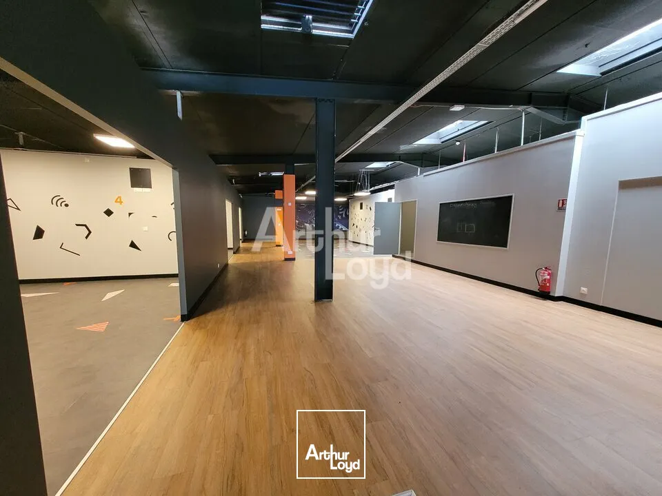 Local commercial a louer - 491m2 - Coeur zone Epagny