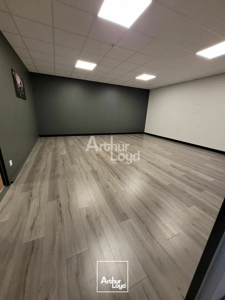 Local commercial a louer - 491m2 - Coeur zone Epagny