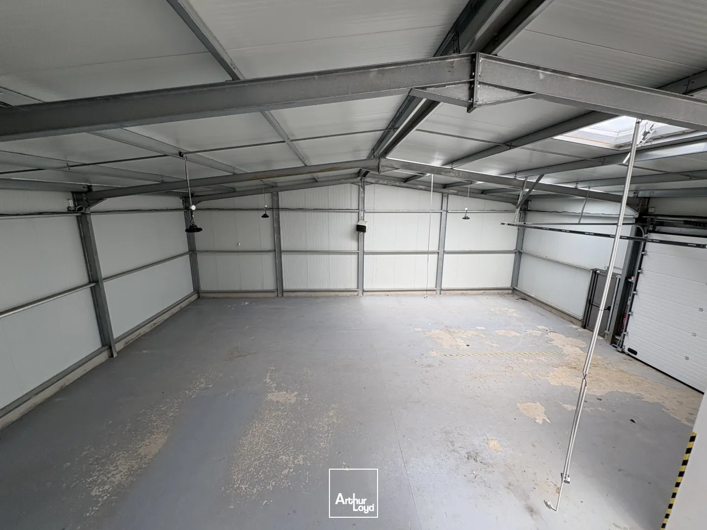 A LOUER LOCAL D'ACTIVITÉ 524 M2 BREUIL LE SEC