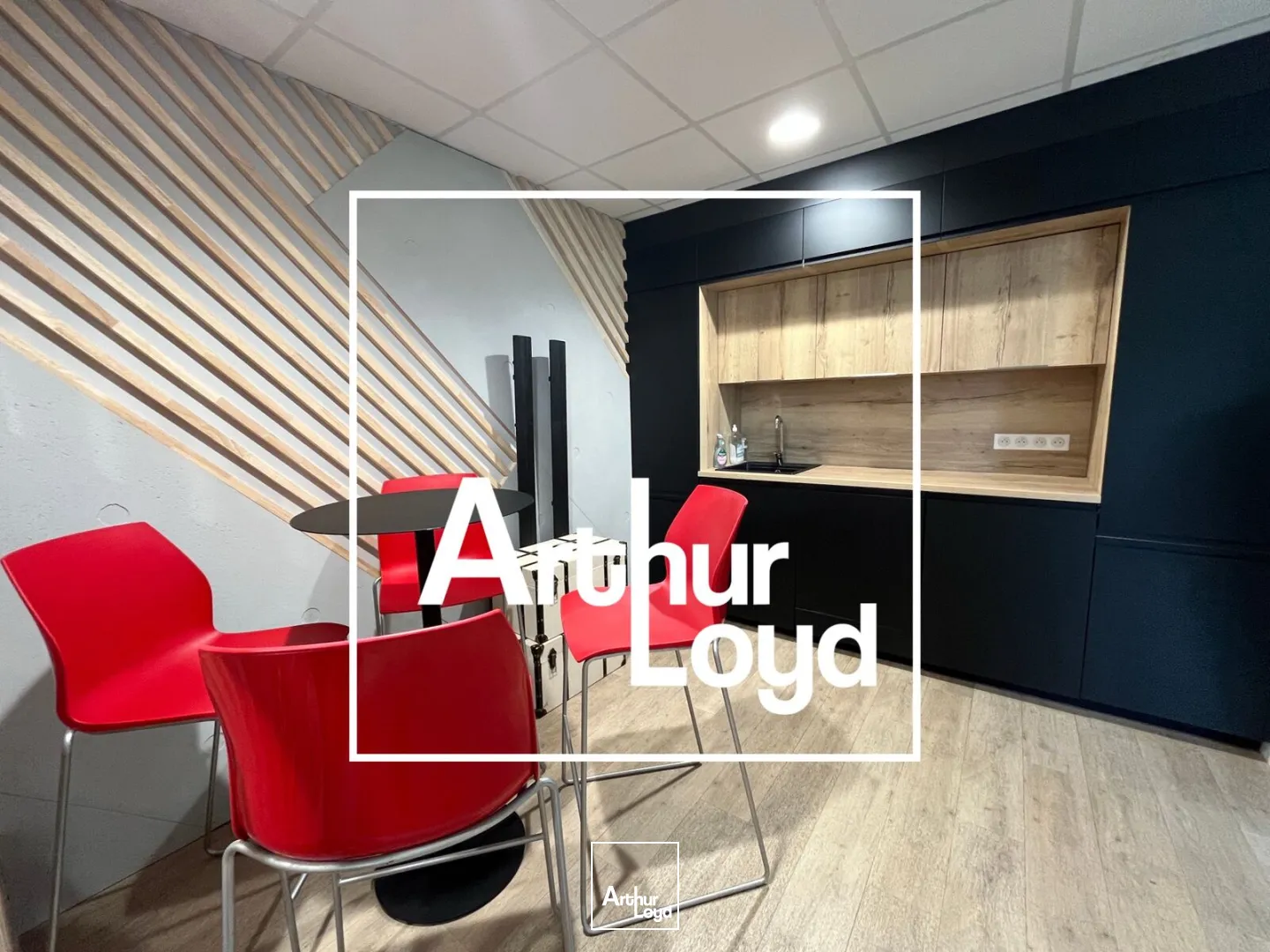 BUREAUX A LOUER EN QUARTIER PRIME 431 M² DIVISIBLES- PORT MARIANNE - PROCHE TRAMWAY