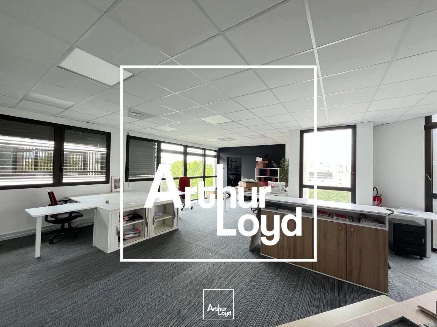 BUREAUX A LOUER EN QUARTIER PRIME 431 M² DIVISIBLES- PORT MARIANNE - PROCHE TRAMWAY