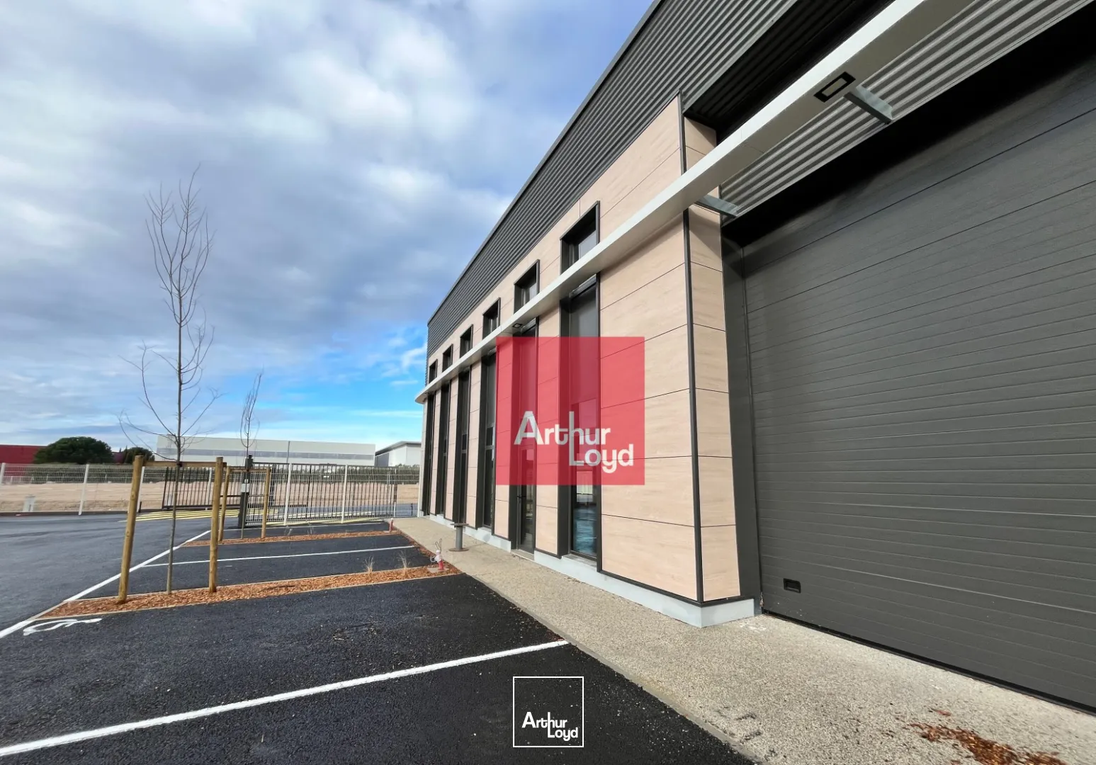 LOCAUX NEUFS - STOCKAGE + MEZZANINE -GALLARGUES A LOUER ou A VENDRE - Plusieurs lots disponibles