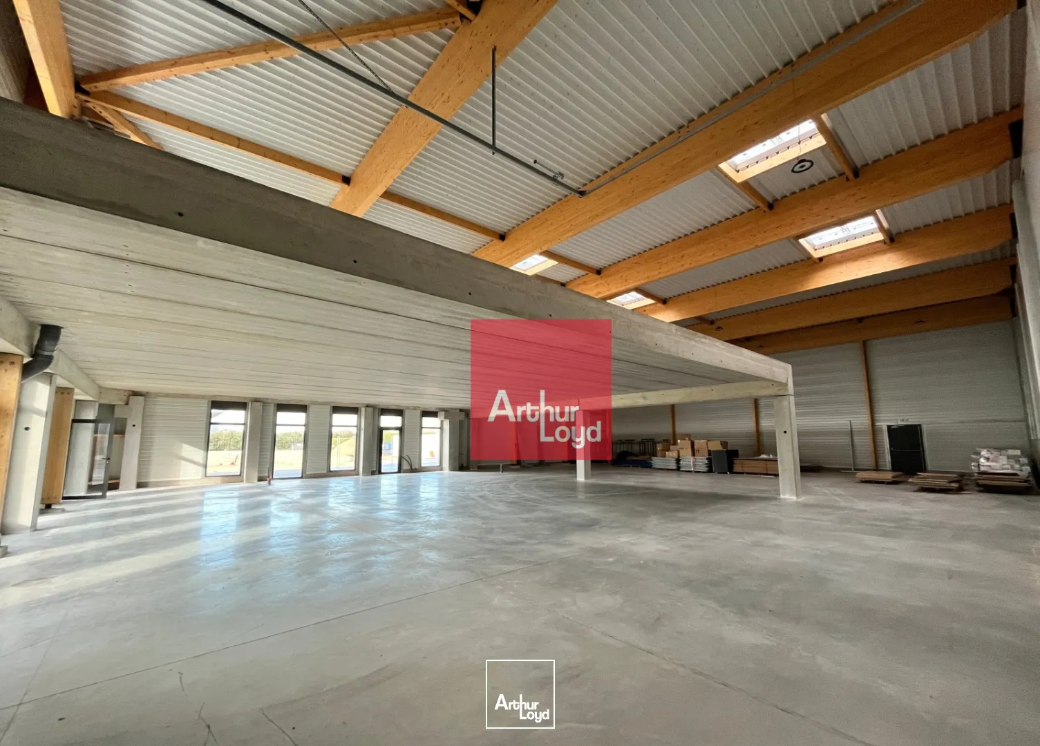 LOCAUX NEUFS - STOCKAGE + MEZZANINE -GALLARGUES A LOUER ou A VENDRE - Plusieurs lots disponibles