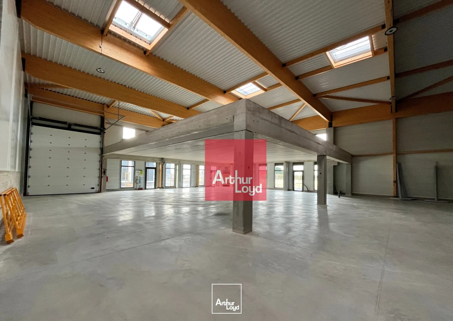 LOCAUX NEUFS - STOCKAGE + MEZZANINE -GALLARGUES A LOUER ou A VENDRE - Plusieurs lots disponibles