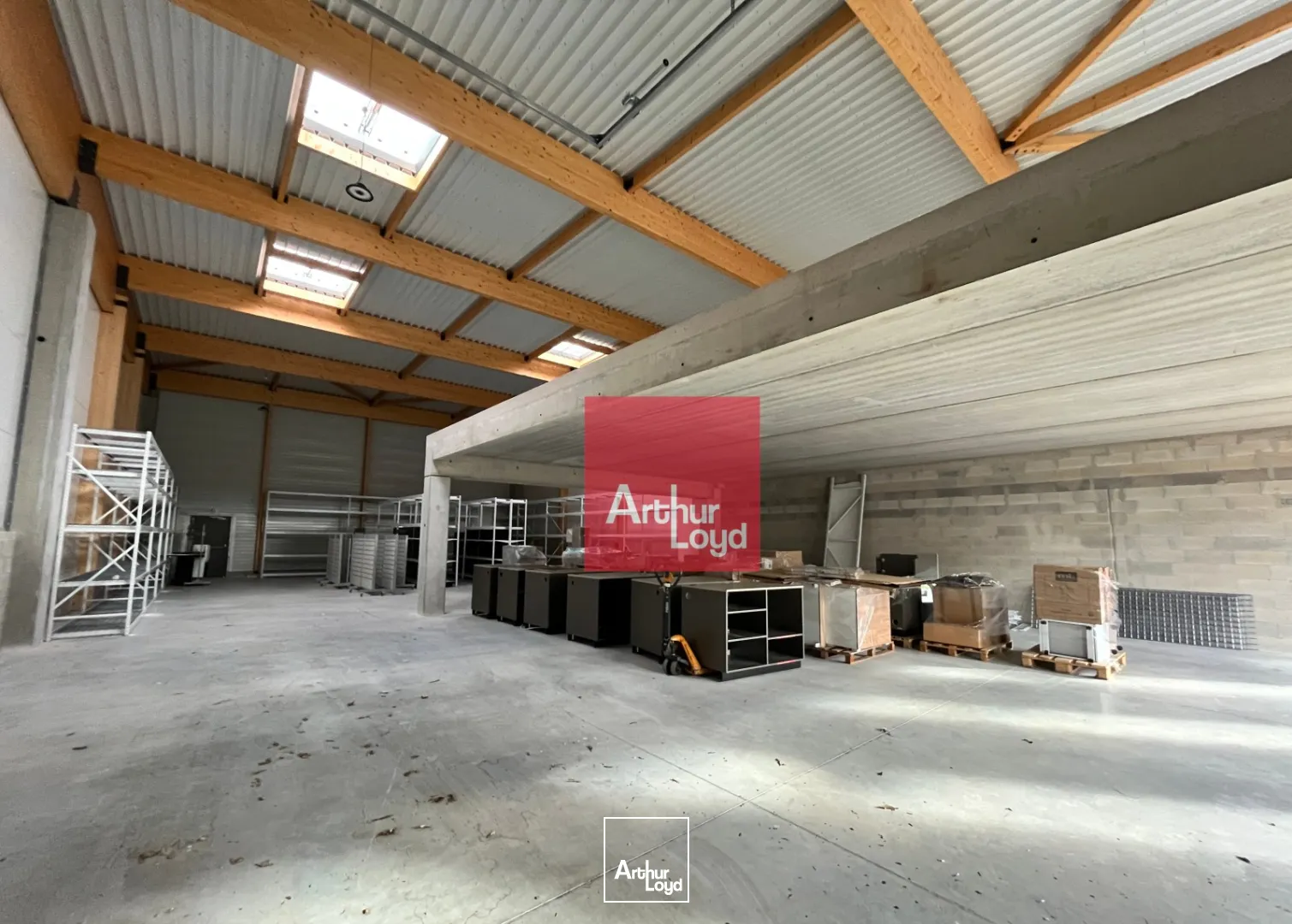 LOCAUX NEUFS - STOCKAGE + MEZZANINE -GALLARGUES A LOUER ou A VENDRE - Plusieurs lots disponibles