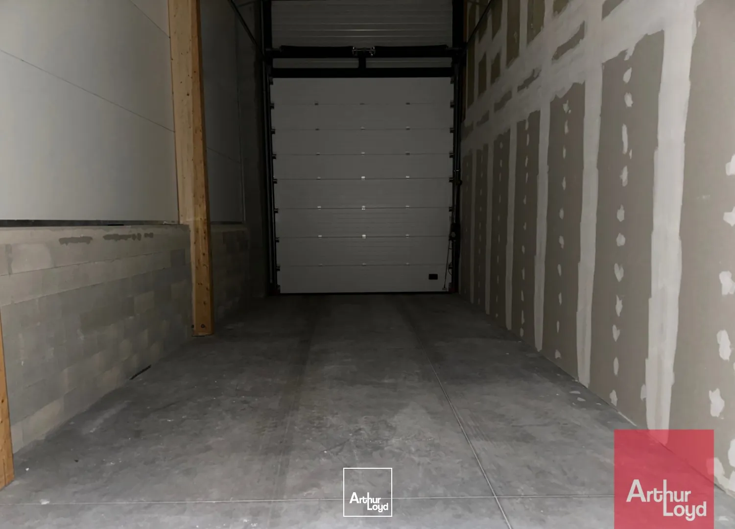 LOCAUX NEUFS - STOCKAGE + MEZZANINE -GALLARGUES A LOUER ou A VENDRE - Plusieurs lots disponibles