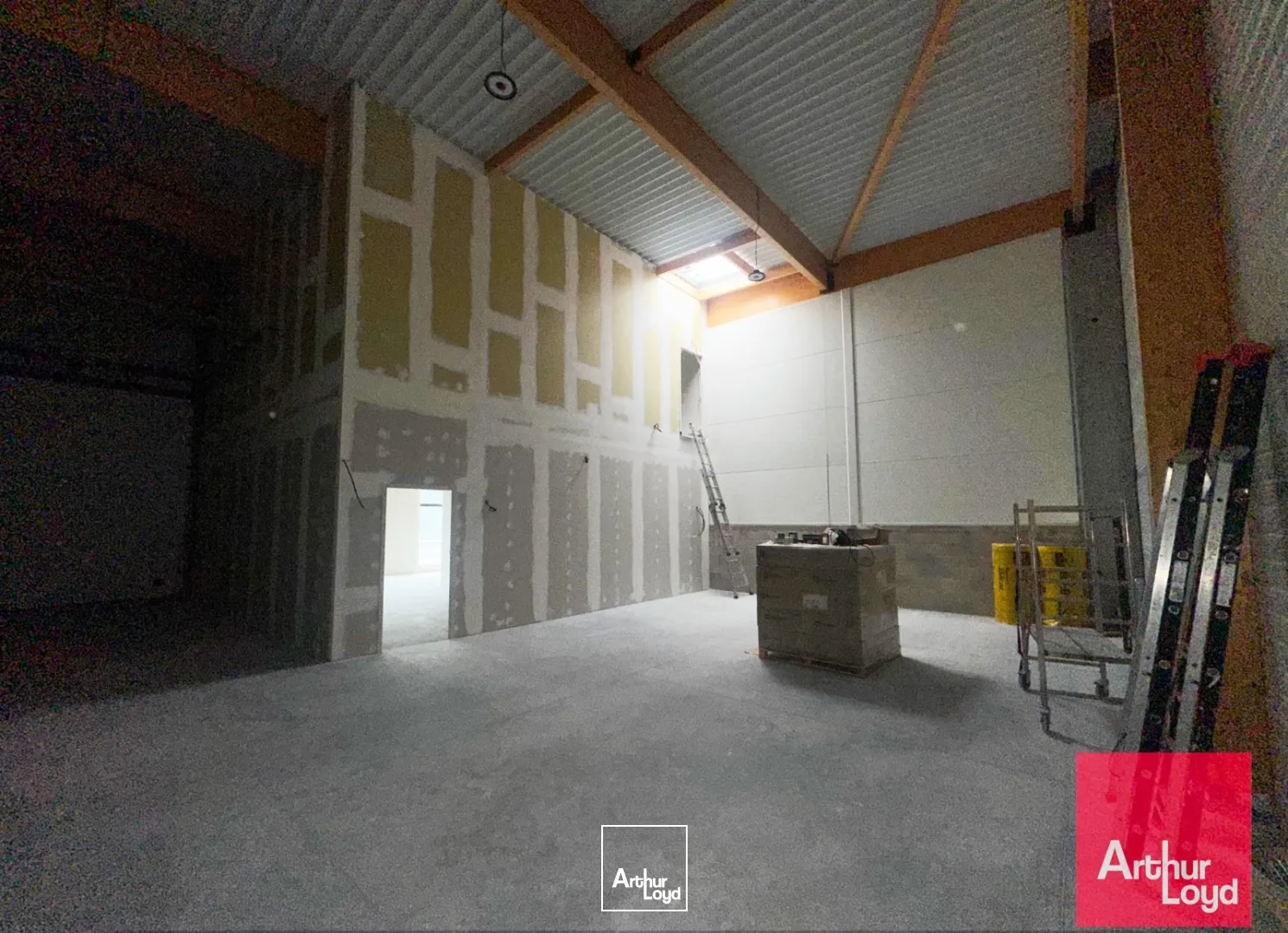 LOCAUX NEUFS - STOCKAGE + MEZZANINE -GALLARGUES A LOUER ou A VENDRE - Plusieurs lots disponibles