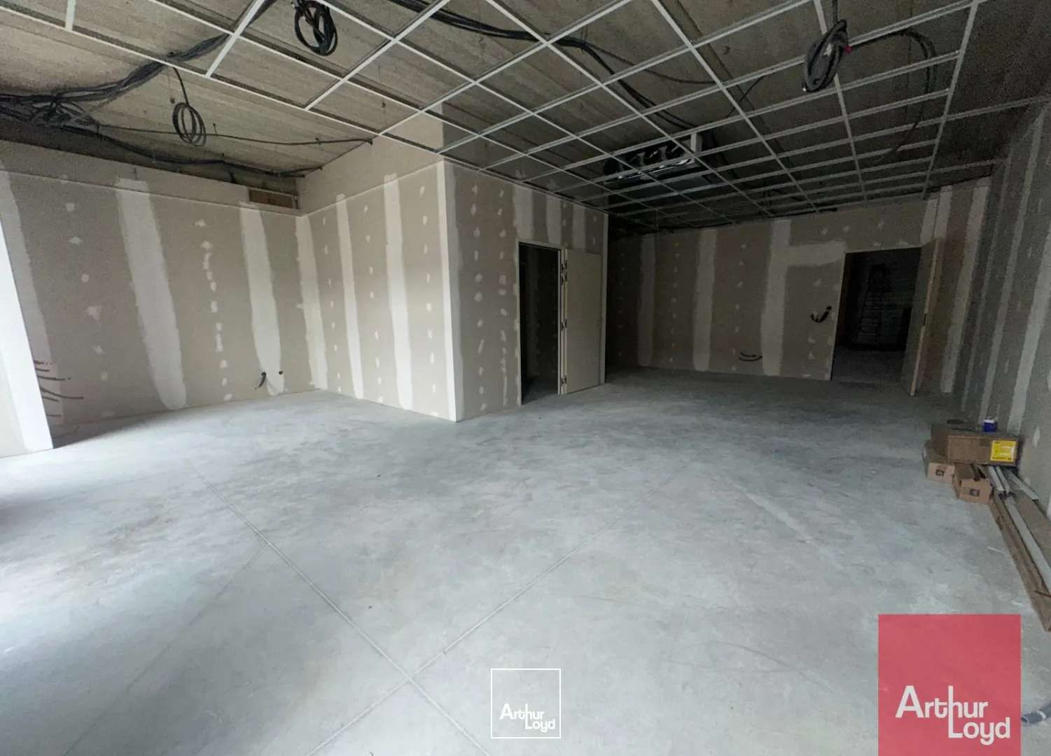 LOCAUX NEUFS - STOCKAGE + MEZZANINE -GALLARGUES A LOUER ou A VENDRE - Plusieurs lots disponibles