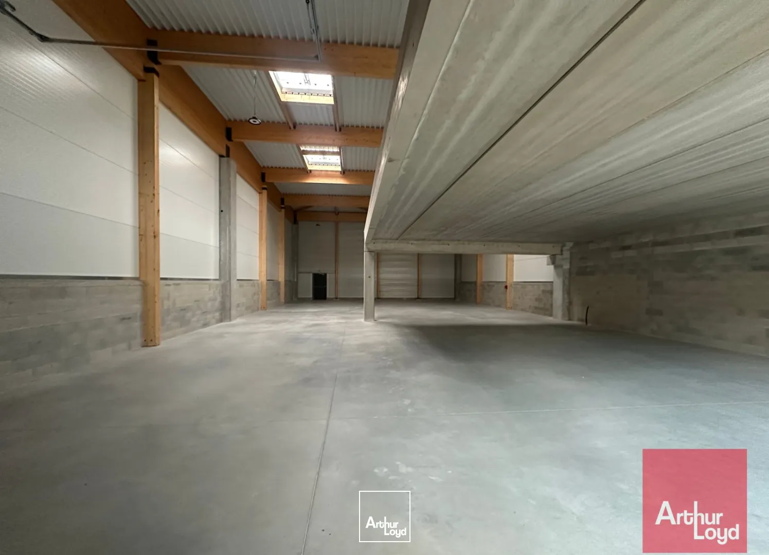 LOCAUX NEUFS - STOCKAGE + MEZZANINE -GALLARGUES A LOUER ou A VENDRE - Plusieurs lots disponibles