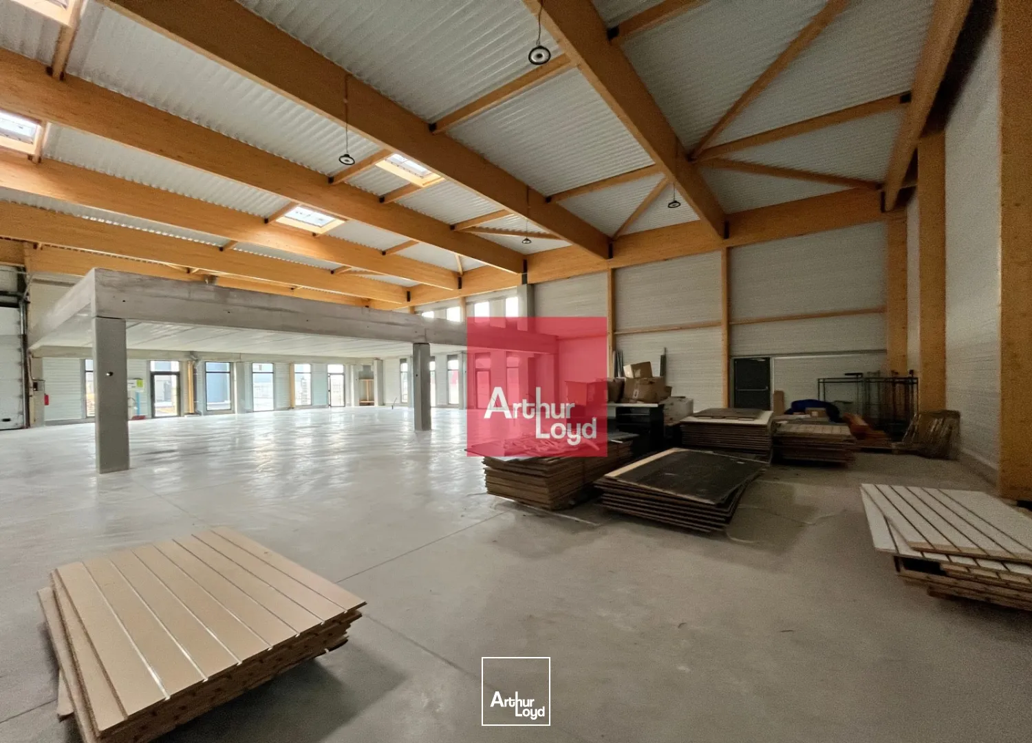 LOCAL NEUF - STOCKAGE + MEZZANINE -GALLARGUES A LOUER /A VENDRE- 459 m2 + parking