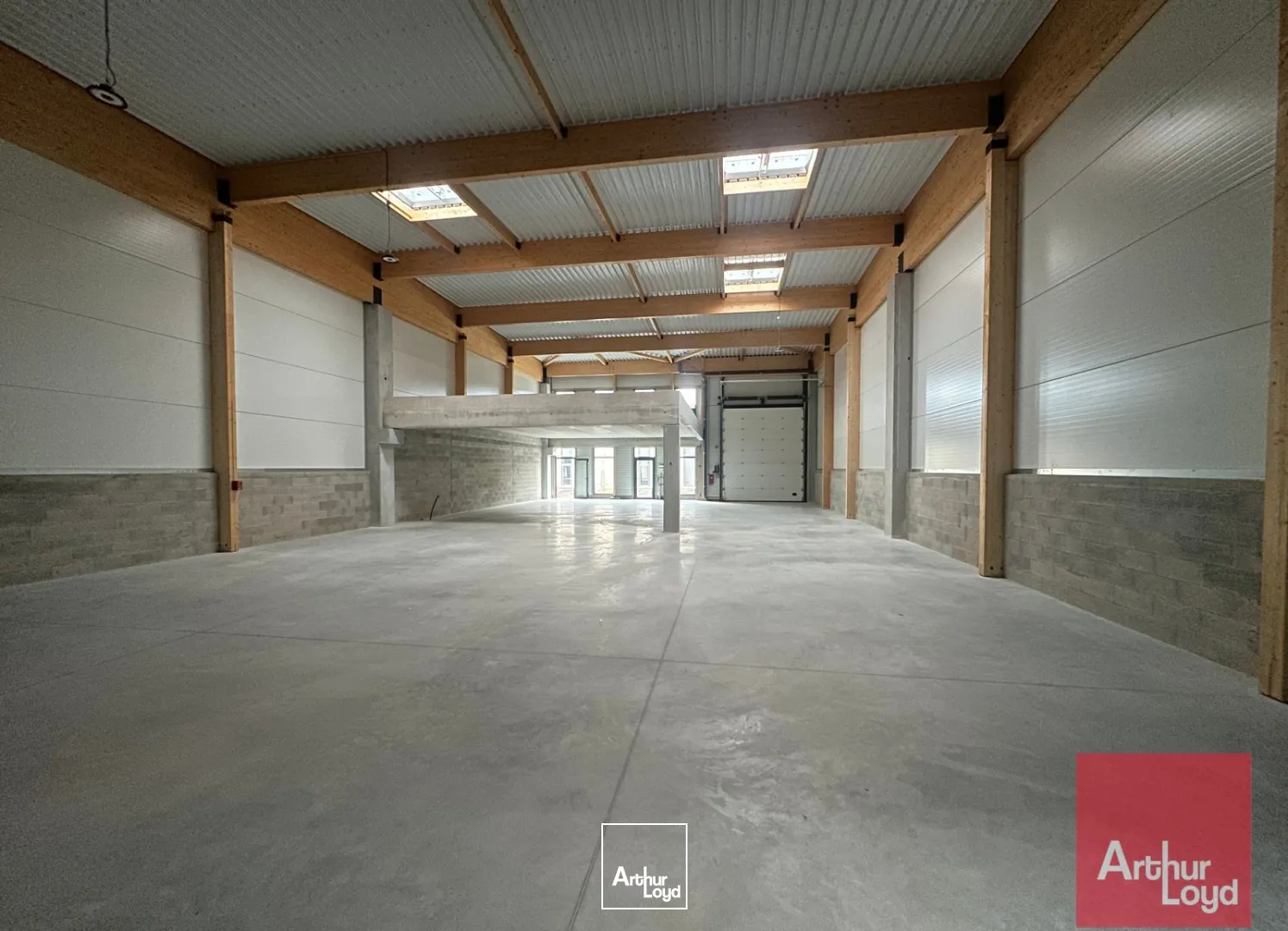 LOCAL NEUF - STOCKAGE + MEZZANINE -GALLARGUES A LOUER /A VENDRE- 459 m2 + parking