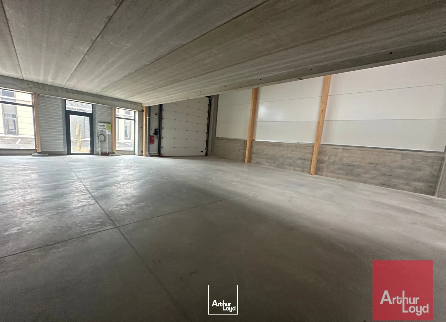 LOCAL NEUF - STOCKAGE + MEZZANINE -GALLARGUES A LOUER /A VENDRE- 459 m2 + parking