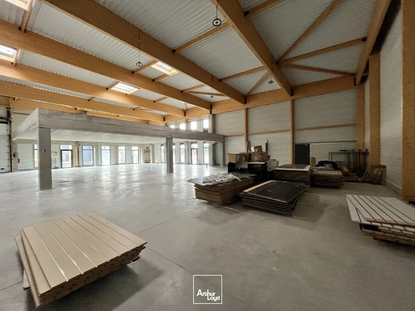 LOCAL NEUF - STOCKAGE + MEZZANINE -GALLARGUES A LOUER /A VENDRE- 459 m2 + parking