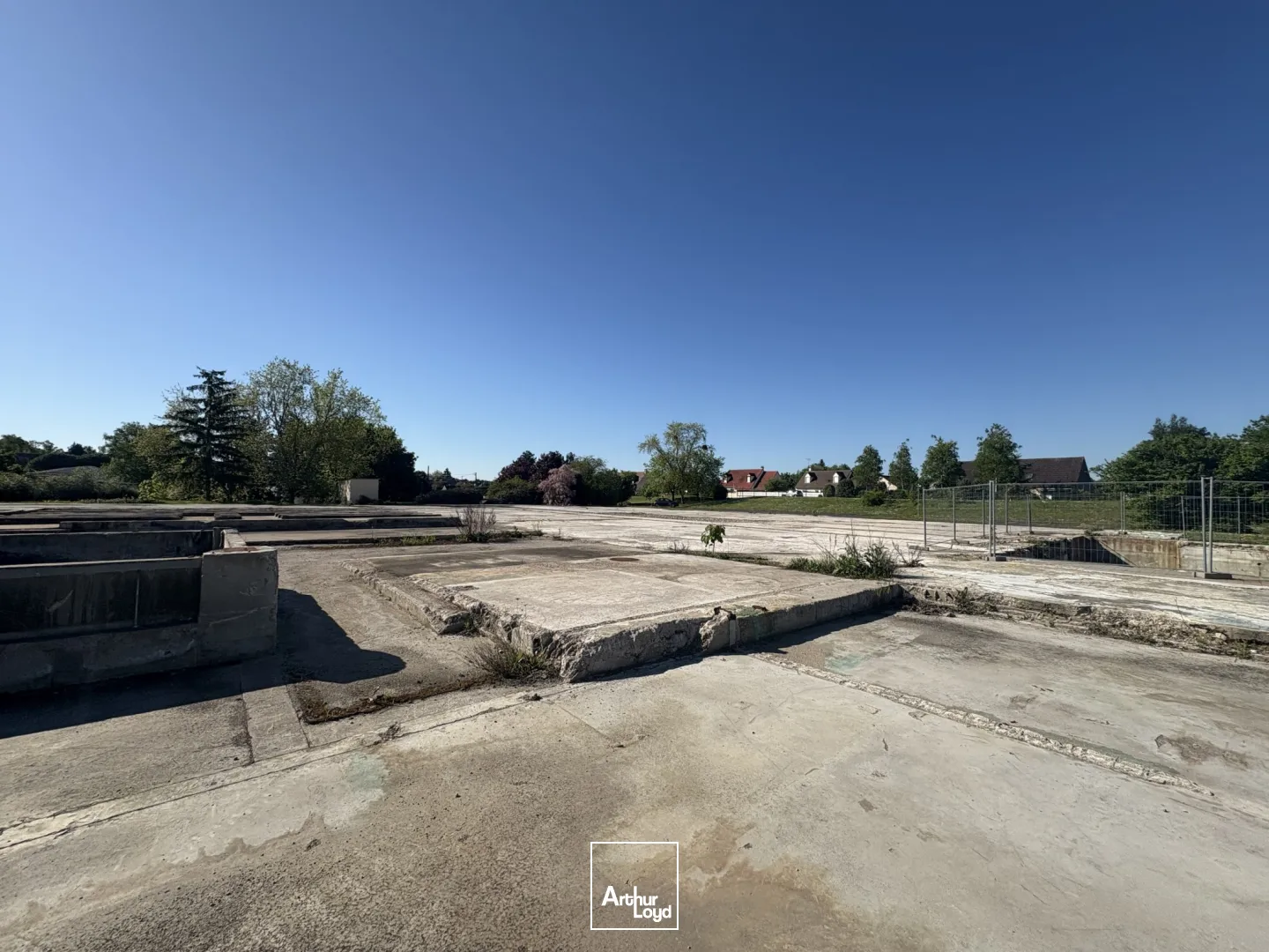 Terrain de 13&nbsp;000 m2 à Saint Ay, zone industrielle