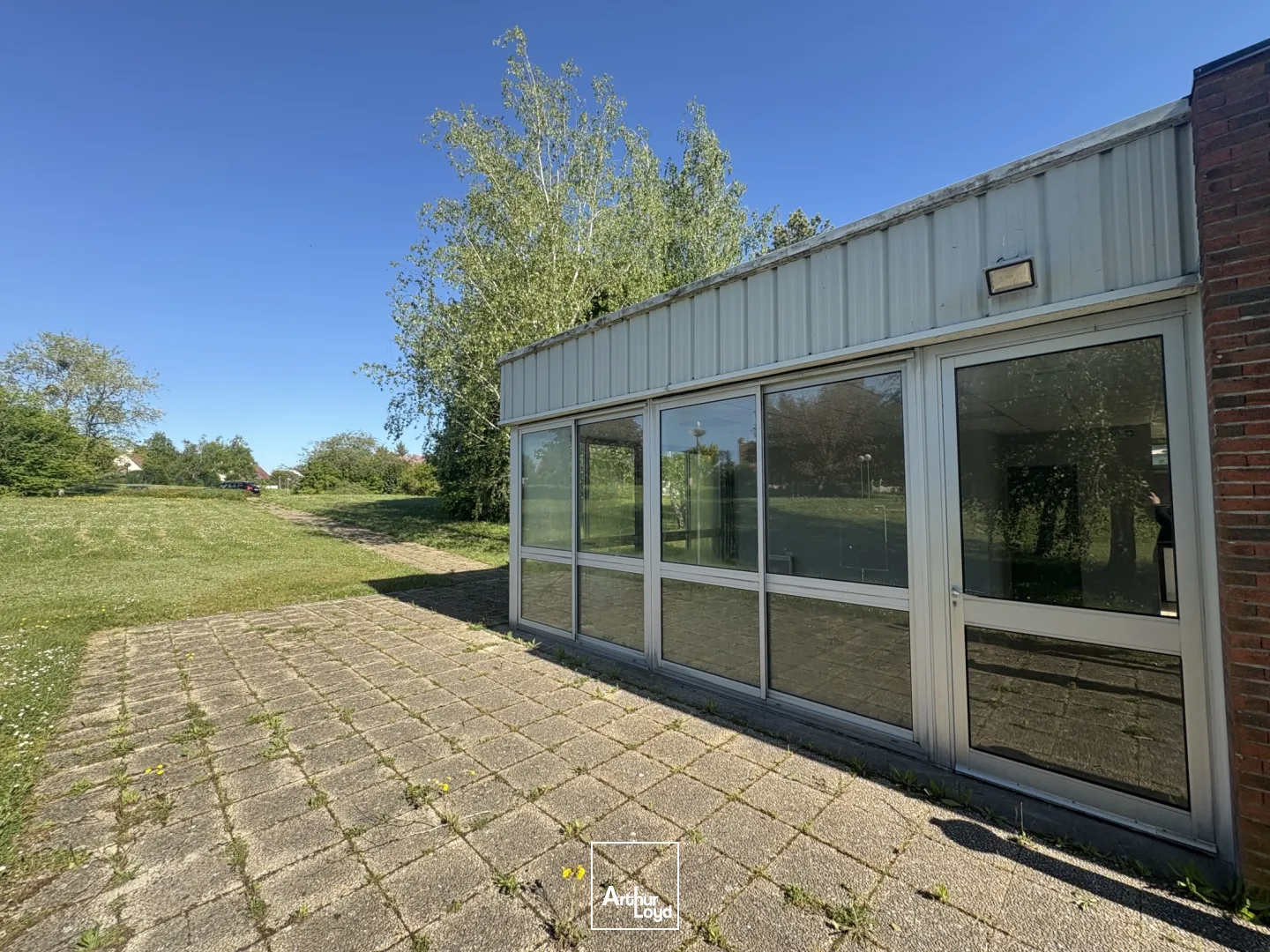 Terrain de 13&nbsp;000 m2 à Saint Ay, zone industrielle